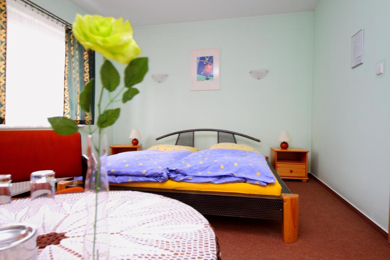 Restaurant & Hostel "Broadway" Kliniska ภายนอก รูปภาพ