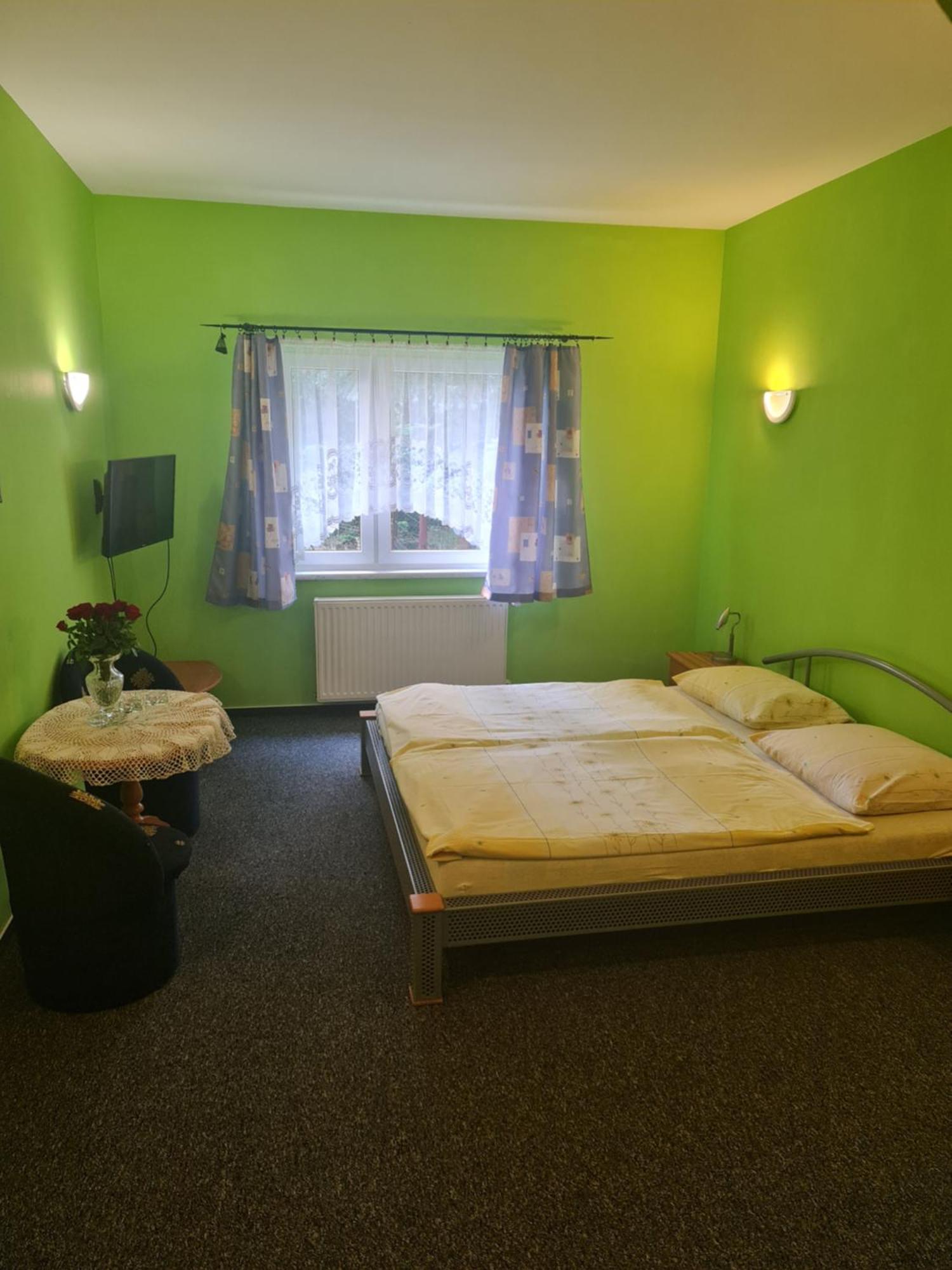 Restaurant & Hostel "Broadway" Kliniska ภายนอก รูปภาพ