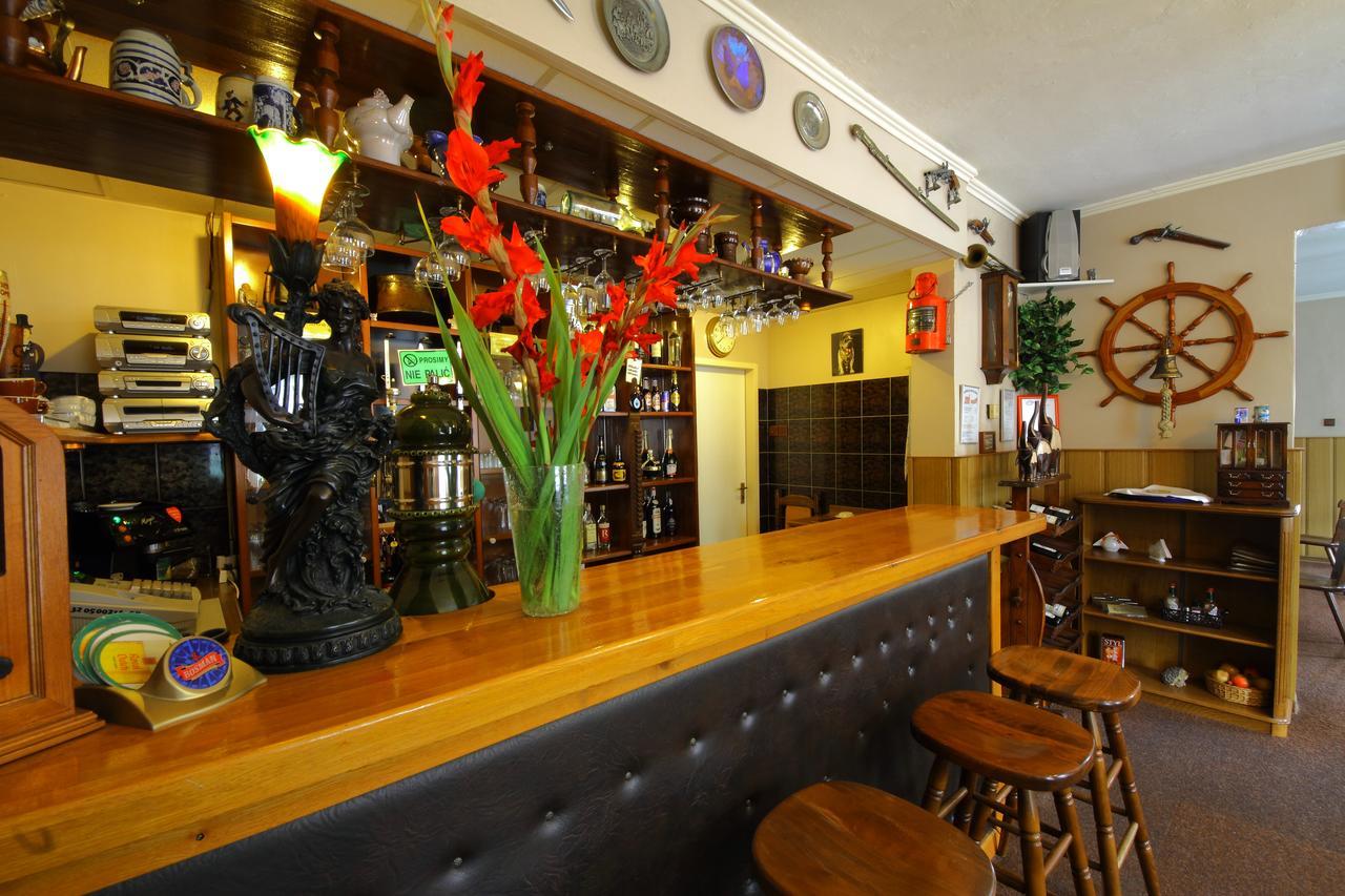 Restaurant & Hostel "Broadway" Kliniska ภายนอก รูปภาพ
