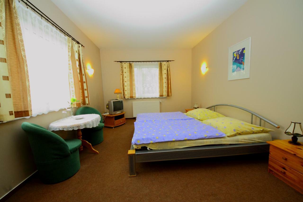 Restaurant & Hostel "Broadway" Kliniska ภายนอก รูปภาพ