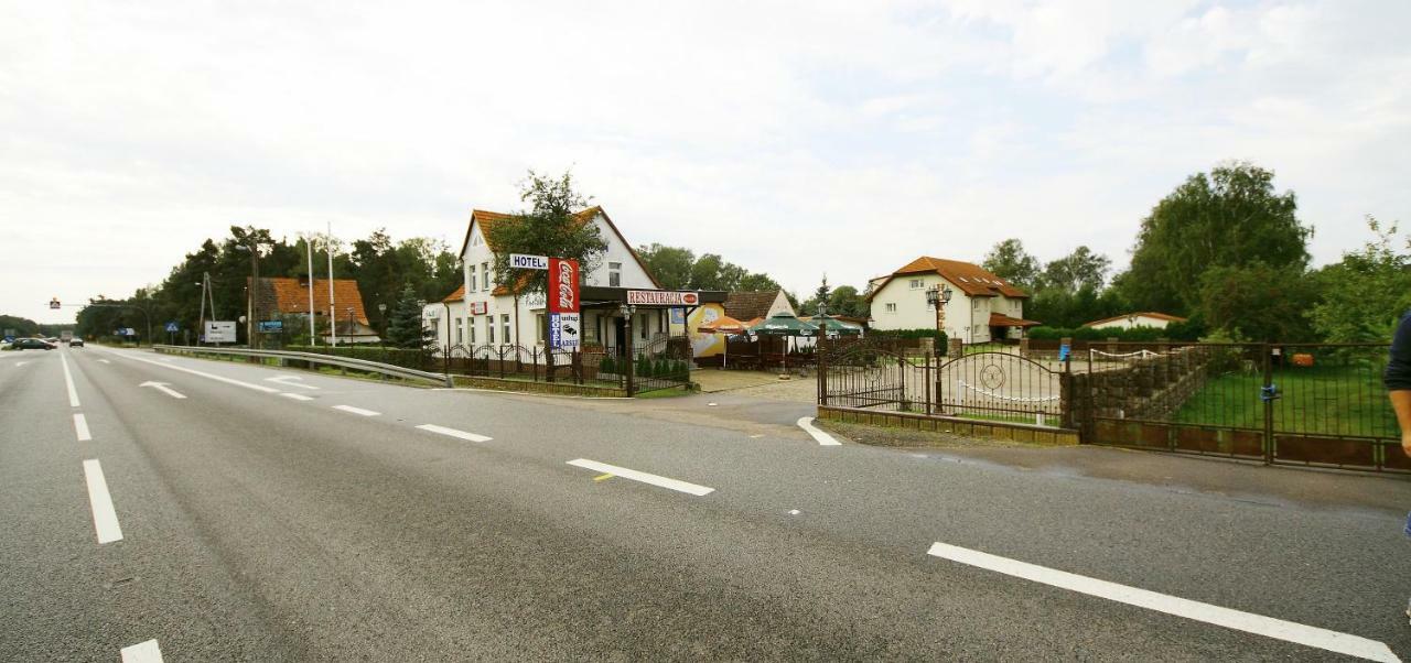 Restaurant & Hostel "Broadway" Kliniska ภายนอก รูปภาพ